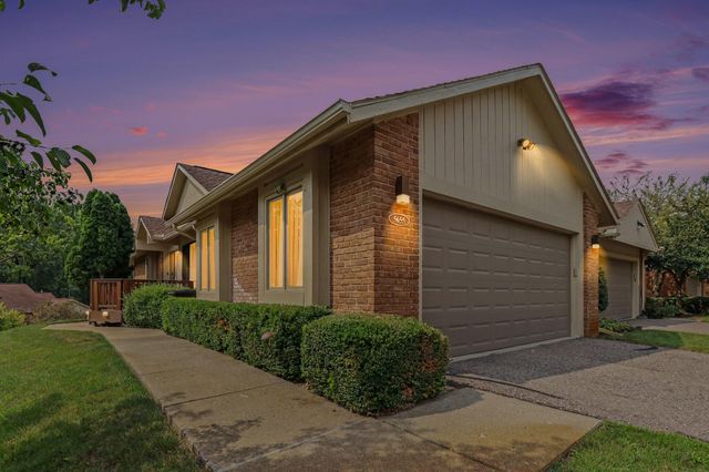 5655 Hillcrest Circle E, West Bloomfield Twp, MI 48322