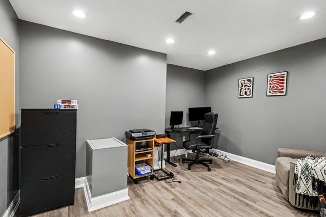 5655 Hillcrest Circle E, West Bloomfield Twp, MI 48322