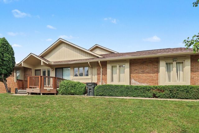5655 Hillcrest Circle E, West Bloomfield Twp, MI 48322