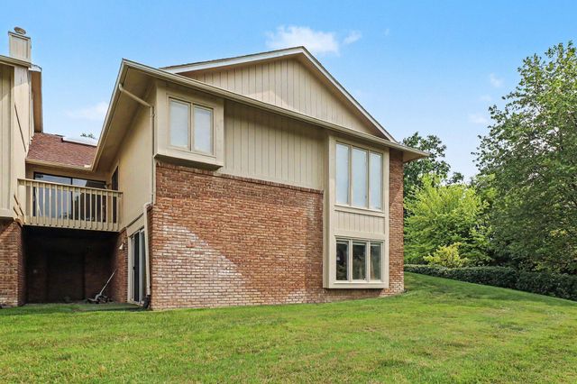 5655 Hillcrest Circle E, West Bloomfield Twp, MI 48322