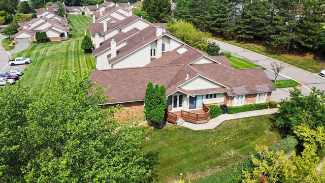 5655 Hillcrest Circle E, West Bloomfield Twp, MI 48322