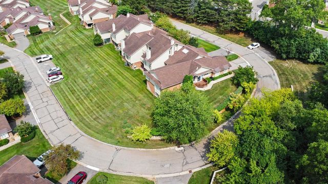 5655 Hillcrest Circle E, West Bloomfield Twp, MI 48322