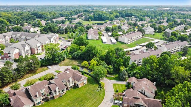 5655 Hillcrest Circle E, West Bloomfield Twp, MI 48322
