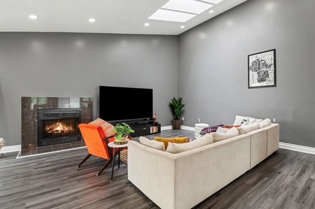 5655 Hillcrest Circle E, West Bloomfield Twp, MI 48322