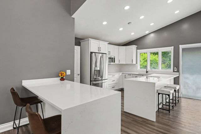 5655 Hillcrest Circle E, West Bloomfield Twp, MI 48322