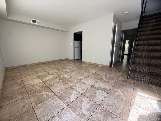 136 Hill Crescent, Calverton, NY 11933