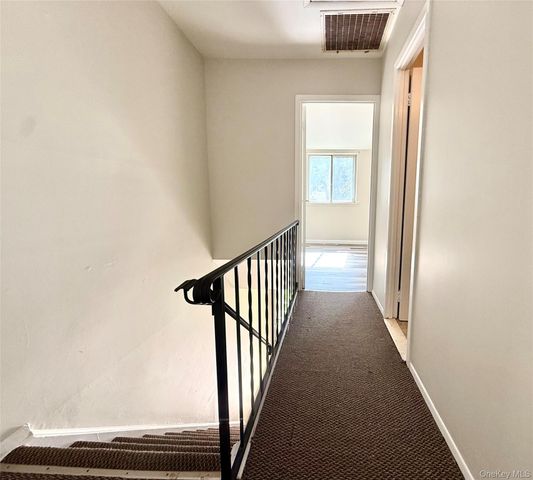 136 Hill Crescent, Calverton, NY 11933