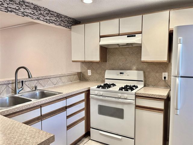 2808 Grants Lake Boulevard 506, Sugar Land, TX 77479