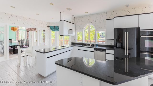 10082 Oak Island Drive, Laingsburg, MI 48848