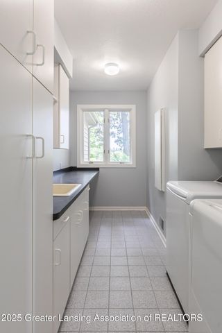 10082 Oak Island Drive, Laingsburg, MI 48848