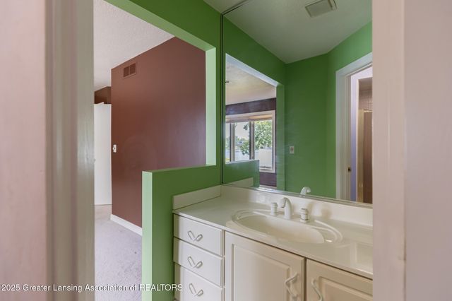 10082 Oak Island Drive, Laingsburg, MI 48848