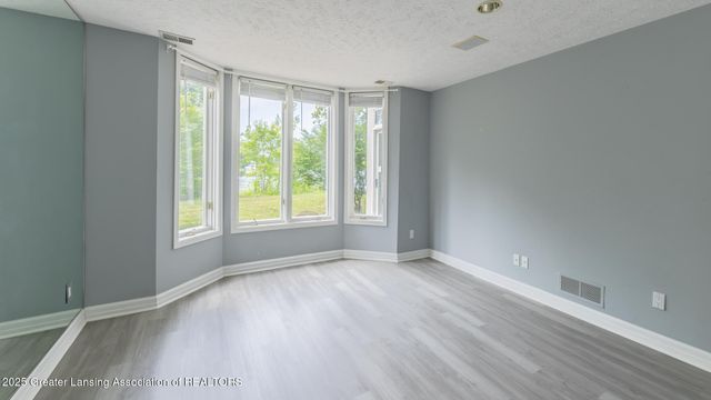 10082 Oak Island Drive, Laingsburg, MI 48848