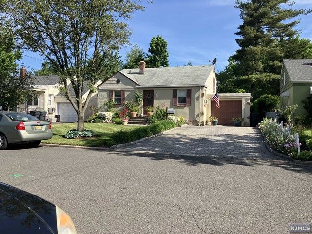 39 New Jersey Avenue, Bergenfield, NJ 07621