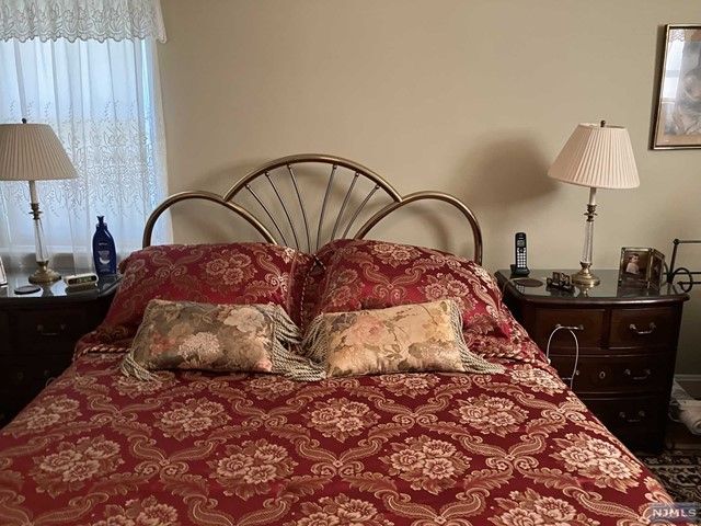 39 New Jersey Avenue, Bergenfield, NJ 07621