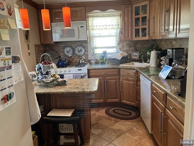 39 New Jersey Avenue, Bergenfield, NJ 07621