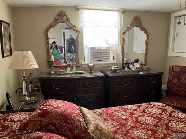 39 New Jersey Avenue, Bergenfield, NJ 07621