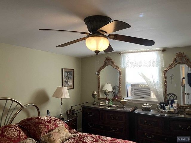 39 New Jersey Avenue, Bergenfield, NJ 07621