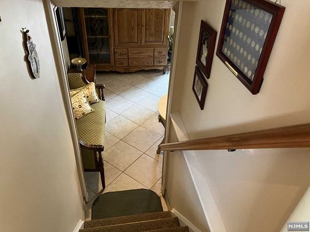 39 New Jersey Avenue, Bergenfield, NJ 07621