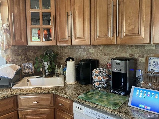 39 New Jersey Avenue, Bergenfield, NJ 07621