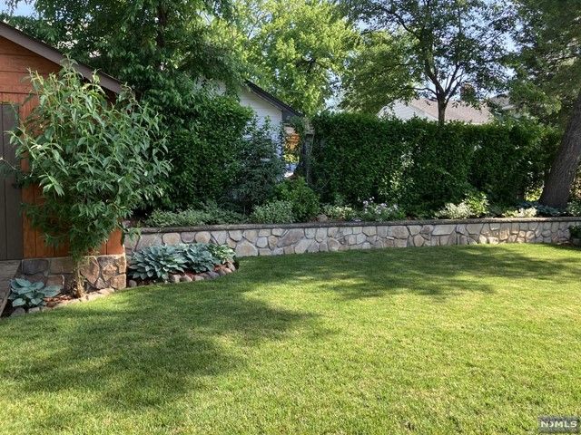 39 New Jersey Avenue, Bergenfield, NJ 07621