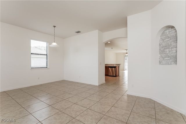 945 SW 6th PL, Cape Coral, FL 33991