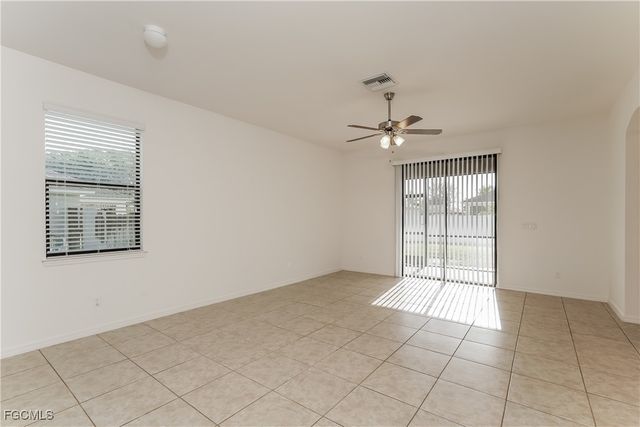 945 SW 6th PL, Cape Coral, FL 33991