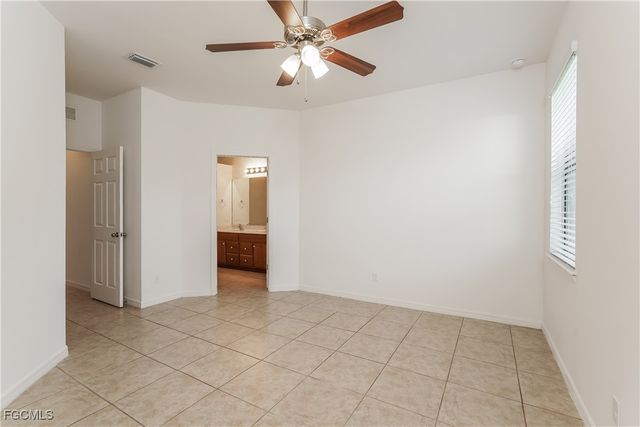 945 SW 6th PL, Cape Coral, FL 33991