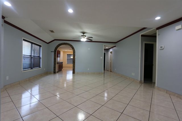 5914 Ridgebriar Lane, Houston, TX 77085