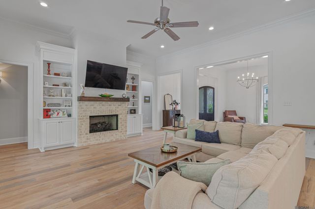 36501 Royal Oak Dr, Prairieville, LA 70769