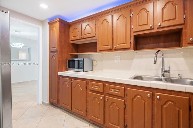 16740 NE 9th Avenue 604, North Miami Beach, FL 33162