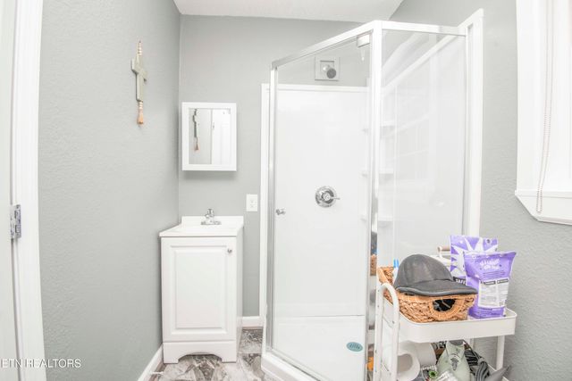 102 Hickory Lane, Sweetwater, TN 37874