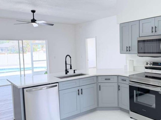 906 BERWICK DRIVE, Davenport, FL 33897