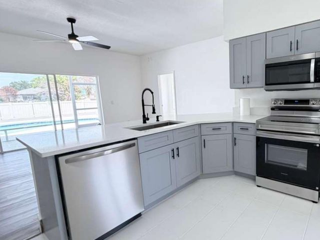 906 BERWICK DRIVE, Davenport, FL 33897