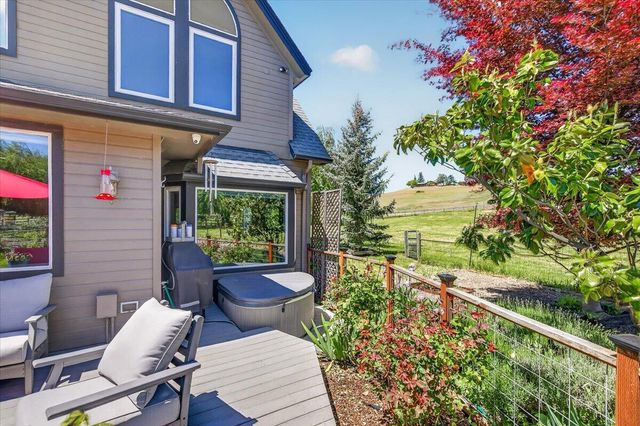 39 E Valley View Road, Ashland, OR 97520