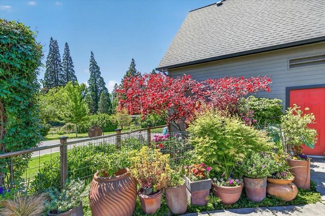 39 E Valley View Road, Ashland, OR 97520