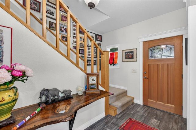 39 E Valley View Road, Ashland, OR 97520