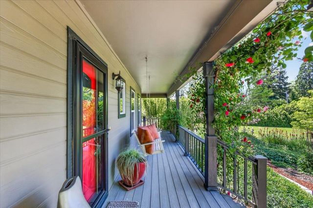 39 E Valley View Road, Ashland, OR 97520