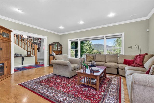 39 E Valley View Road, Ashland, OR 97520