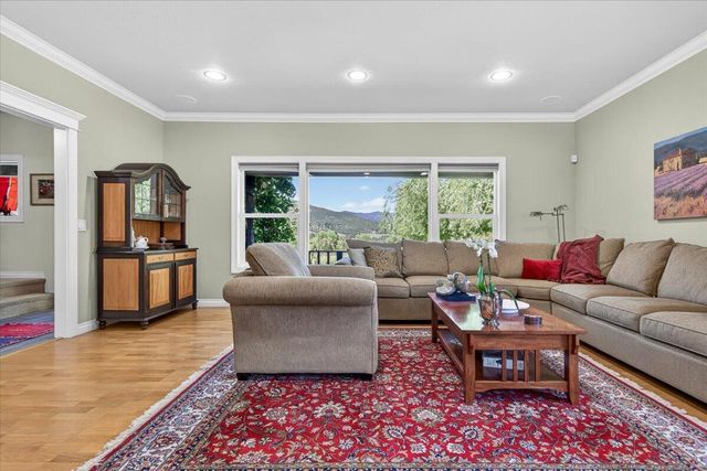 39 E Valley View Road, Ashland, OR 97520