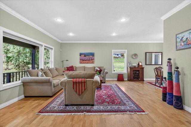 39 E Valley View Road, Ashland, OR 97520