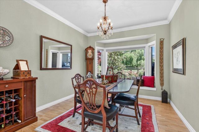 39 E Valley View Road, Ashland, OR 97520