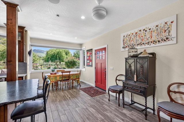 39 E Valley View Road, Ashland, OR 97520