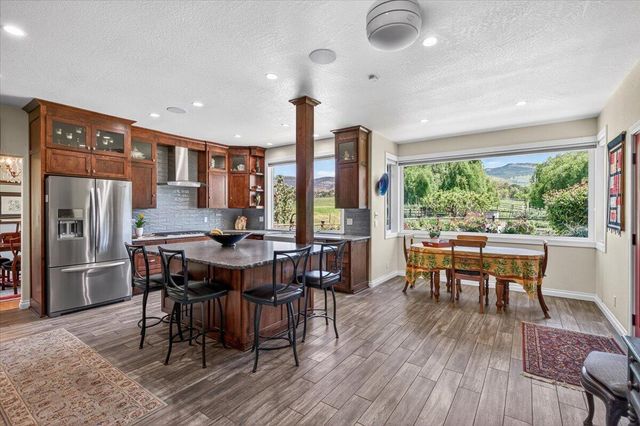 39 E Valley View Road, Ashland, OR 97520