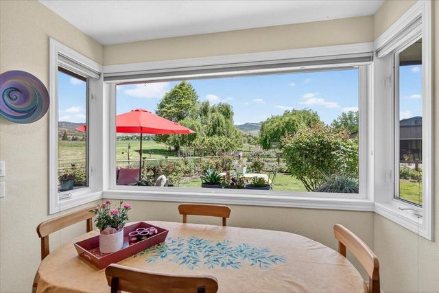 39 E Valley View Road, Ashland, OR 97520