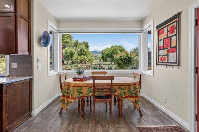39 E Valley View Road, Ashland, OR 97520