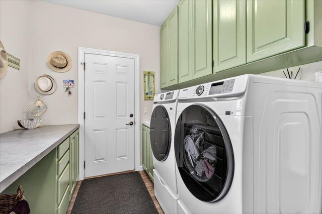 39 E Valley View Road, Ashland, OR 97520