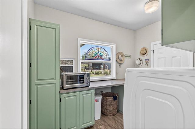 39 E Valley View Road, Ashland, OR 97520