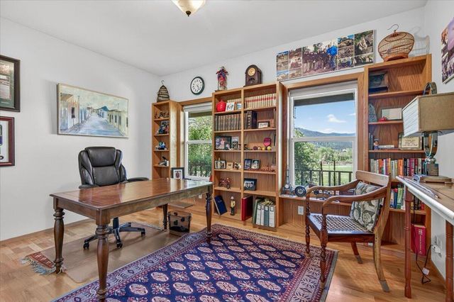 39 E Valley View Road, Ashland, OR 97520