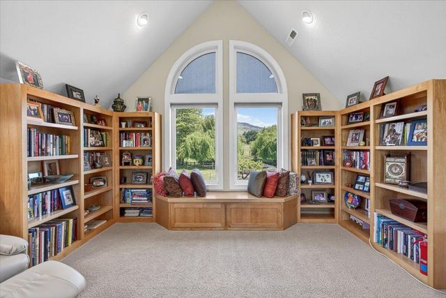 39 E Valley View Road, Ashland, OR 97520
