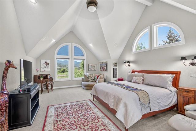 39 E Valley View Road, Ashland, OR 97520